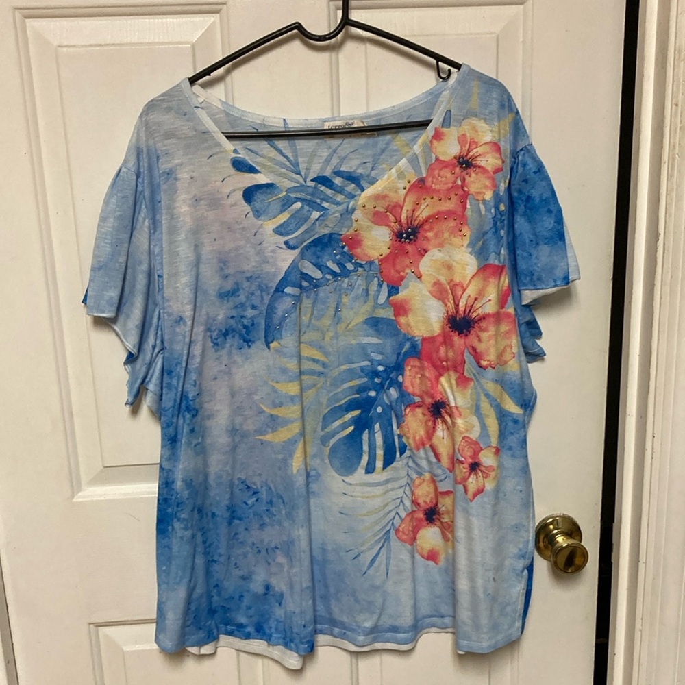 3/$20…bundle and save …
3x floral print tee